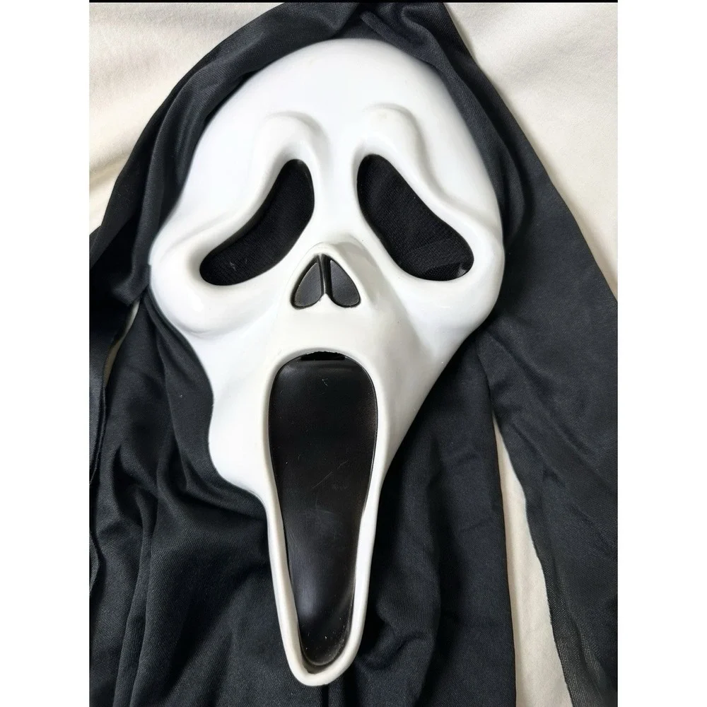 2014 Scream Ghostface Mask 9206WM Easter Unlimited Fun World Halloween Hood